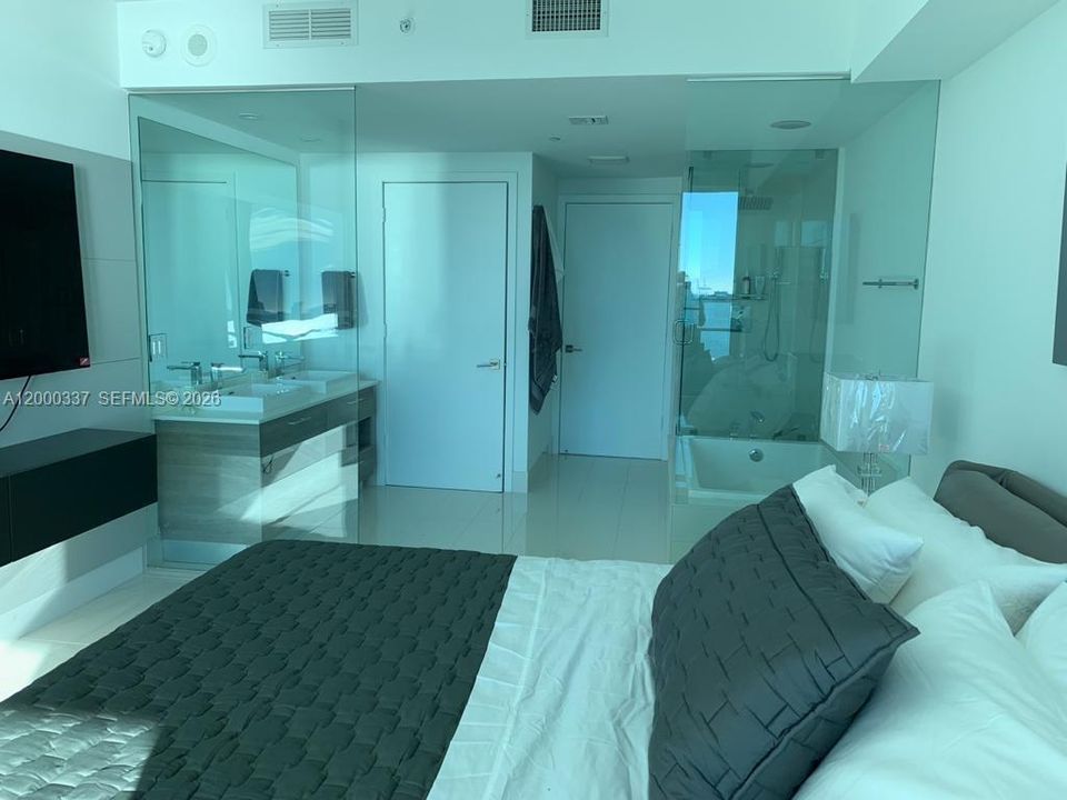 Active With Contract: $5,700 (2 beds, 3 baths, 1151 Square Feet)