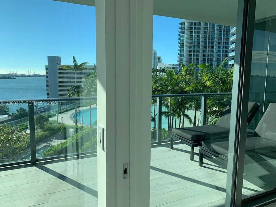 Active With Contract: $5,700 (2 beds, 3 baths, 1151 Square Feet)