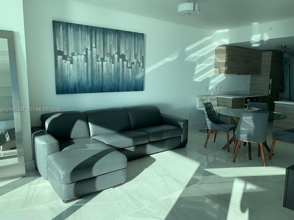 Active With Contract: $5,700 (2 beds, 3 baths, 1151 Square Feet)