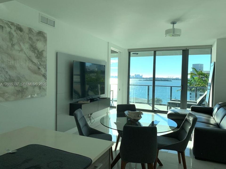 Active With Contract: $5,700 (2 beds, 3 baths, 1151 Square Feet)
