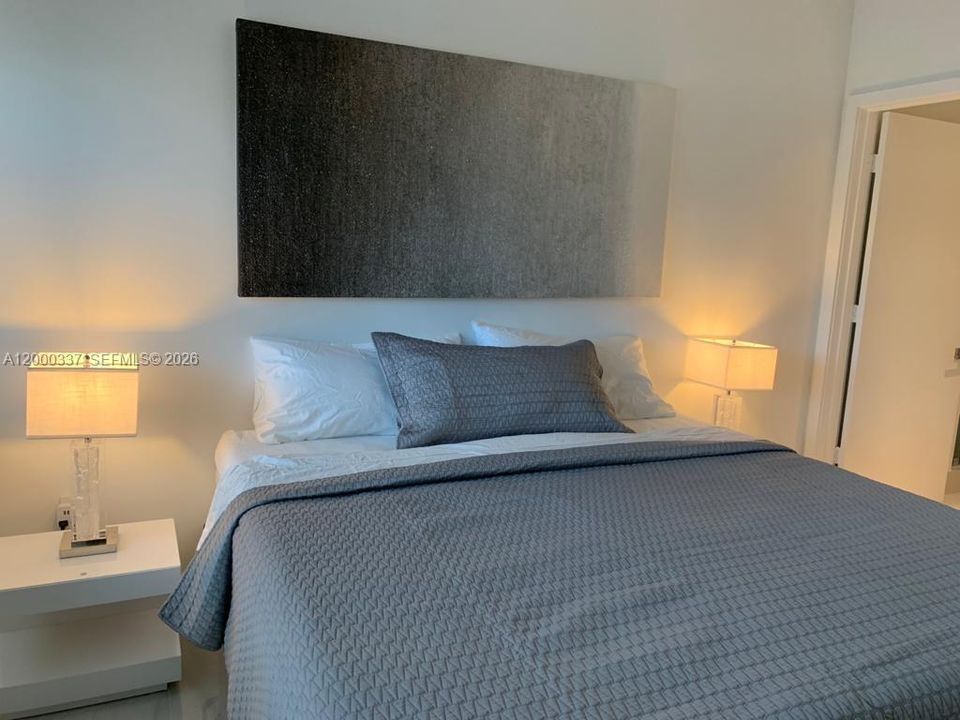 Active With Contract: $5,700 (2 beds, 3 baths, 1151 Square Feet)