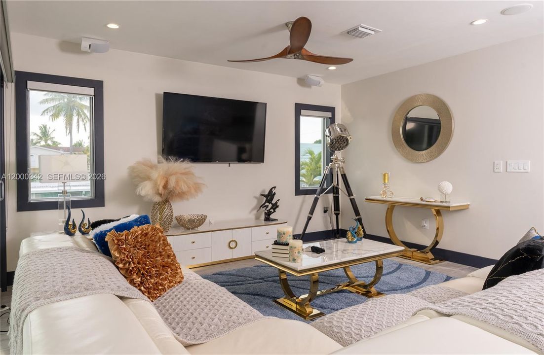 En Venta: $3,988,999 (5 camas, 3 baños, 2848 Pies cuadrados)
