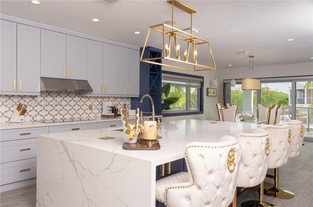 En Venta: $3,988,999 (5 camas, 3 baños, 2848 Pies cuadrados)