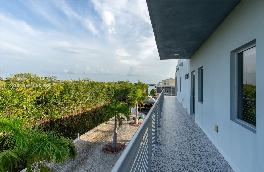 En Venta: $3,988,999 (5 camas, 3 baños, 2848 Pies cuadrados)