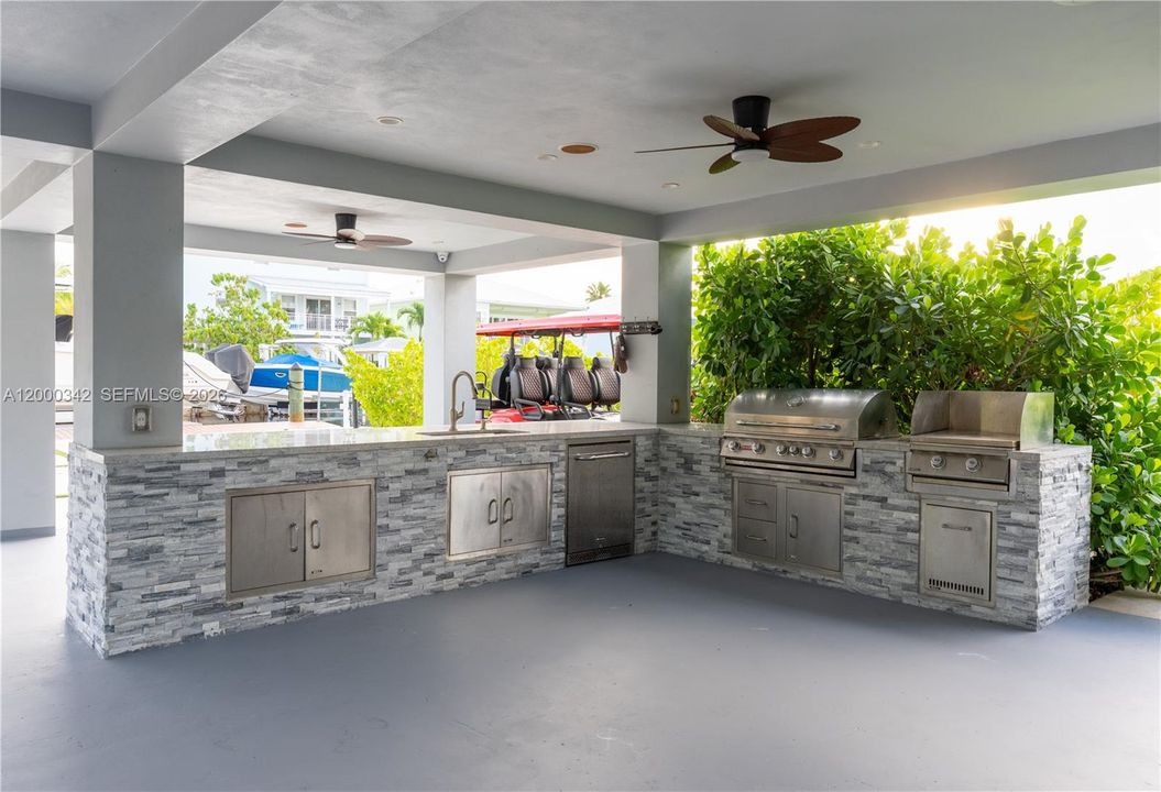 En Venta: $3,988,999 (5 camas, 3 baños, 2848 Pies cuadrados)
