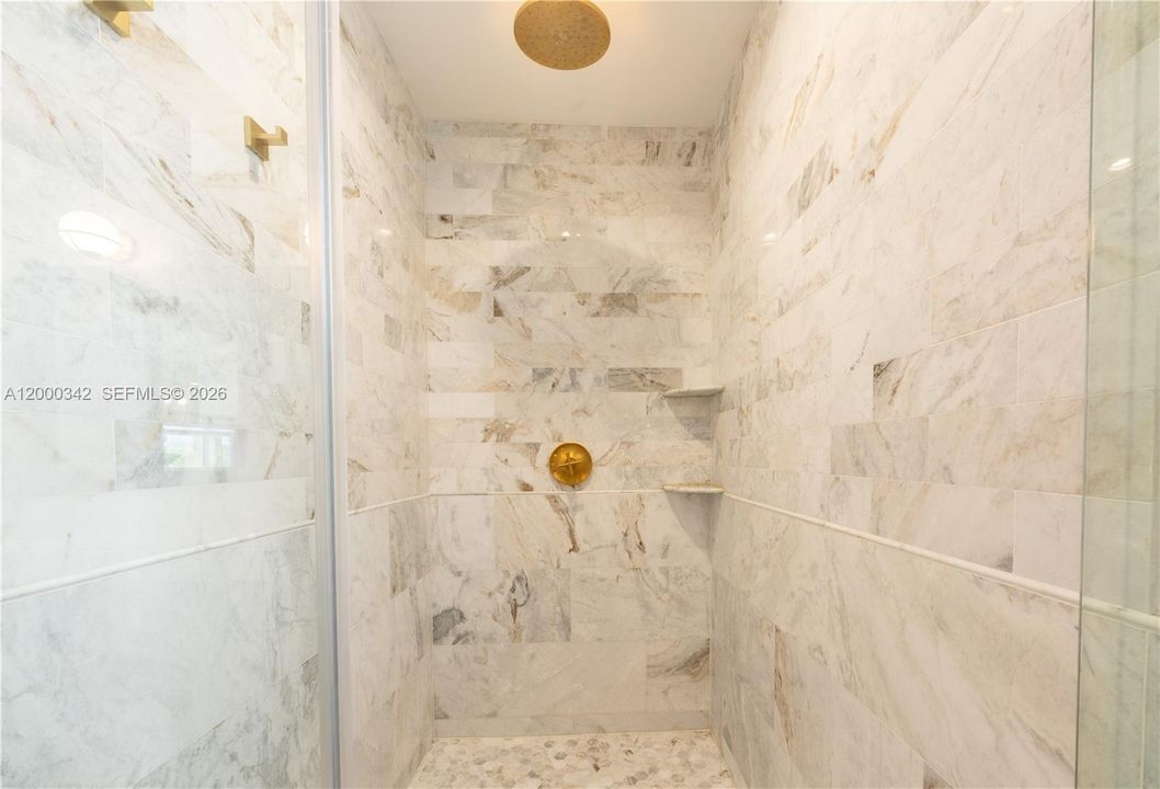 En Venta: $3,988,999 (5 camas, 3 baños, 2848 Pies cuadrados)