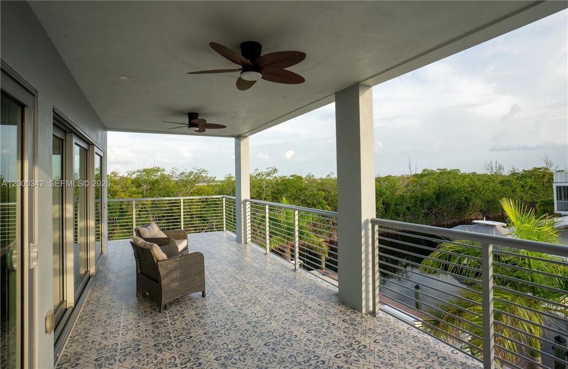 En Venta: $3,988,999 (5 camas, 3 baños, 2848 Pies cuadrados)