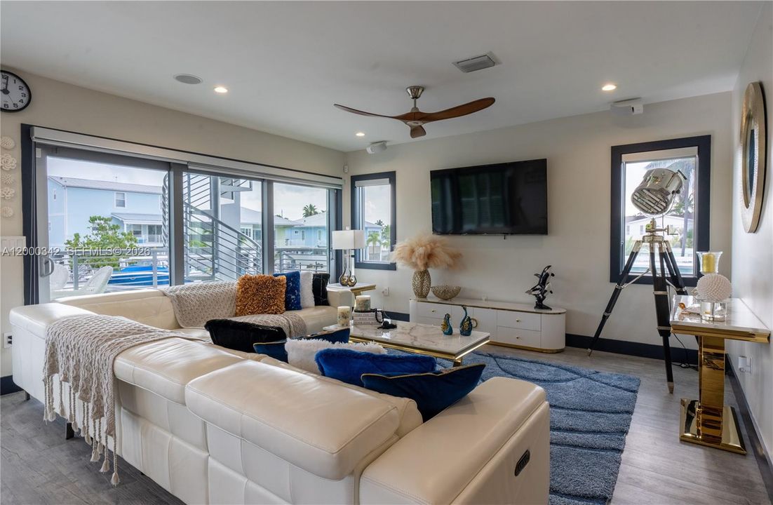 En Venta: $3,988,999 (5 camas, 3 baños, 2848 Pies cuadrados)