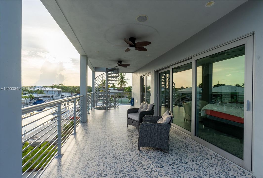 En Venta: $3,988,999 (5 camas, 3 baños, 2848 Pies cuadrados)
