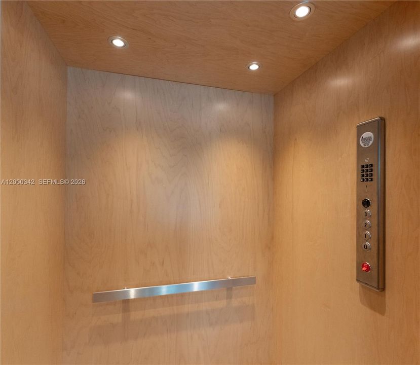 En Venta: $3,988,999 (5 camas, 3 baños, 2848 Pies cuadrados)
