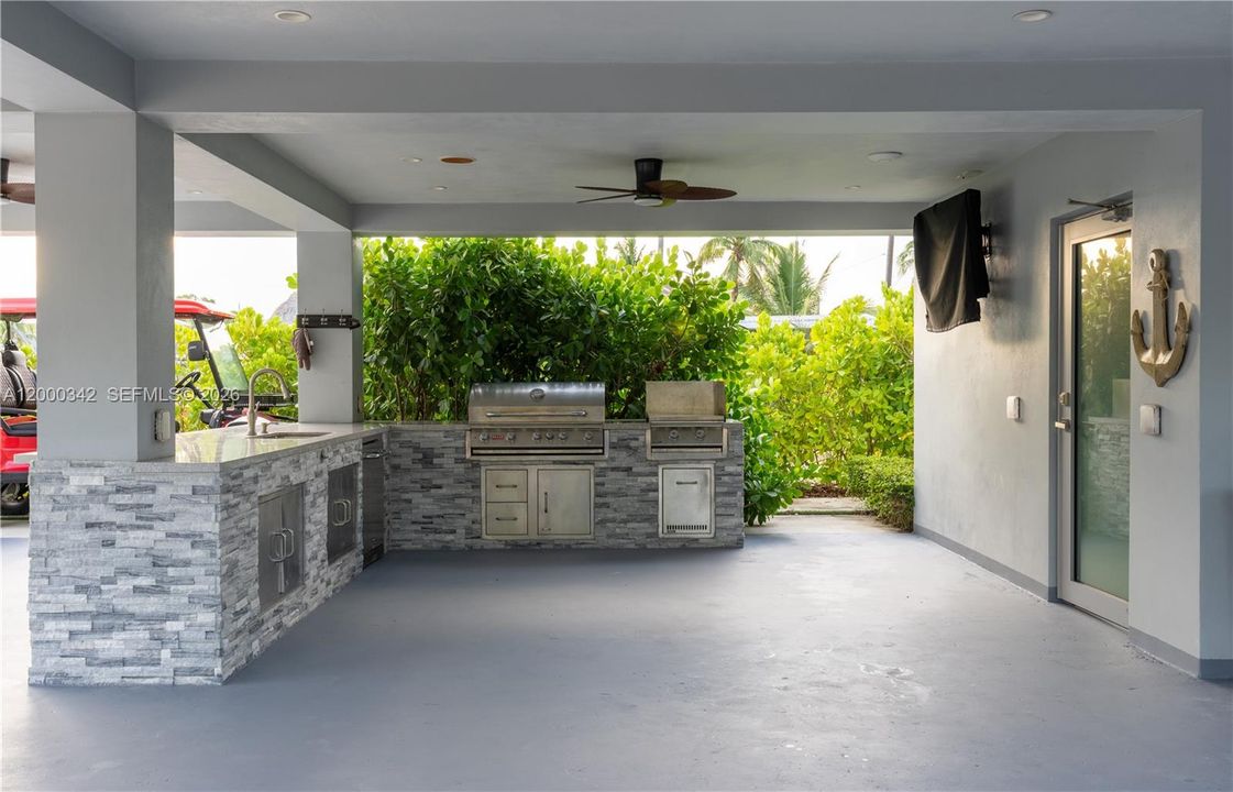 En Venta: $3,988,999 (5 camas, 3 baños, 2848 Pies cuadrados)