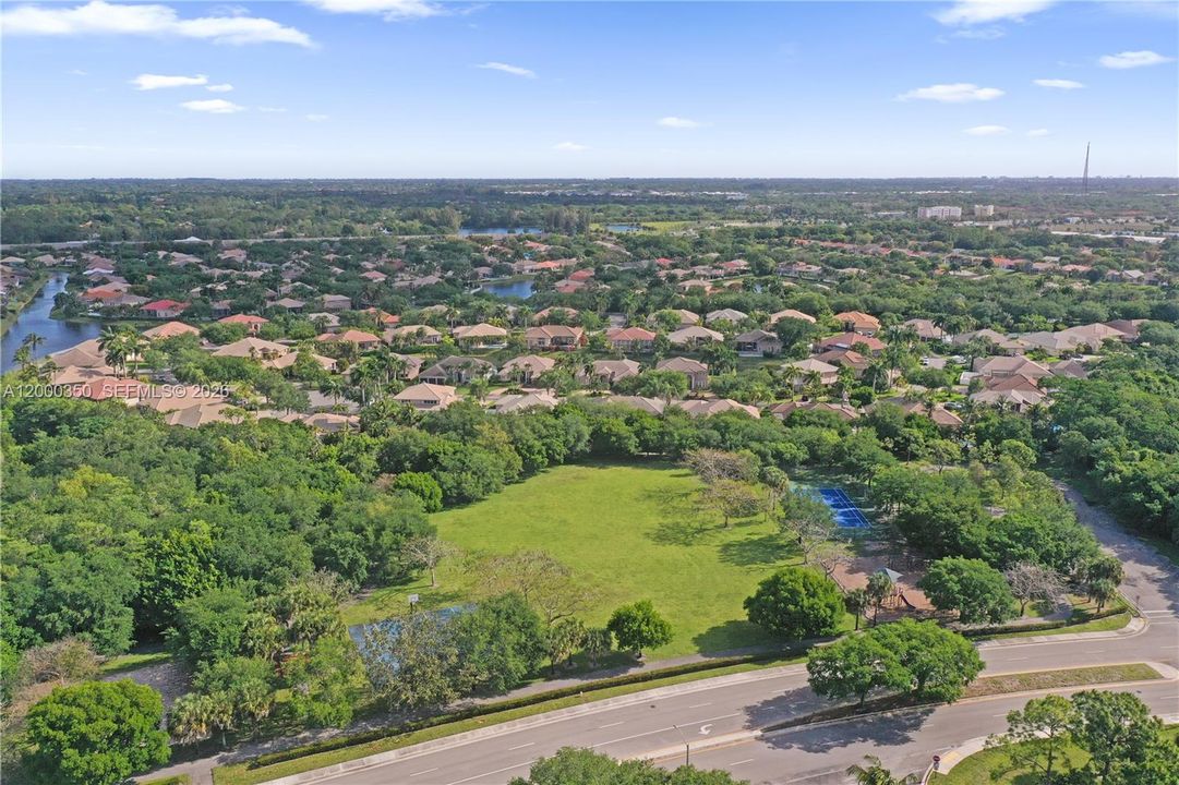 Activo con contrato: $769,000 (4 camas, 3 baños, 2492 Pies cuadrados)