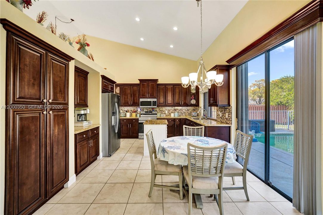 Activo con contrato: $769,000 (4 camas, 3 baños, 2492 Pies cuadrados)