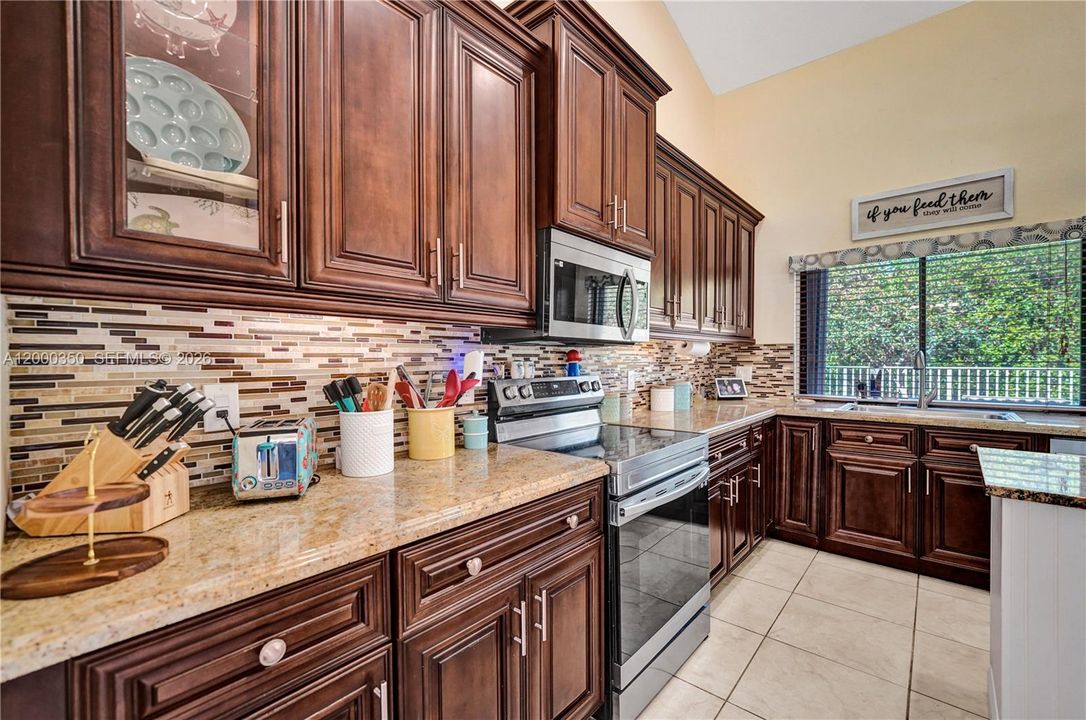 Activo con contrato: $769,000 (4 camas, 3 baños, 2492 Pies cuadrados)