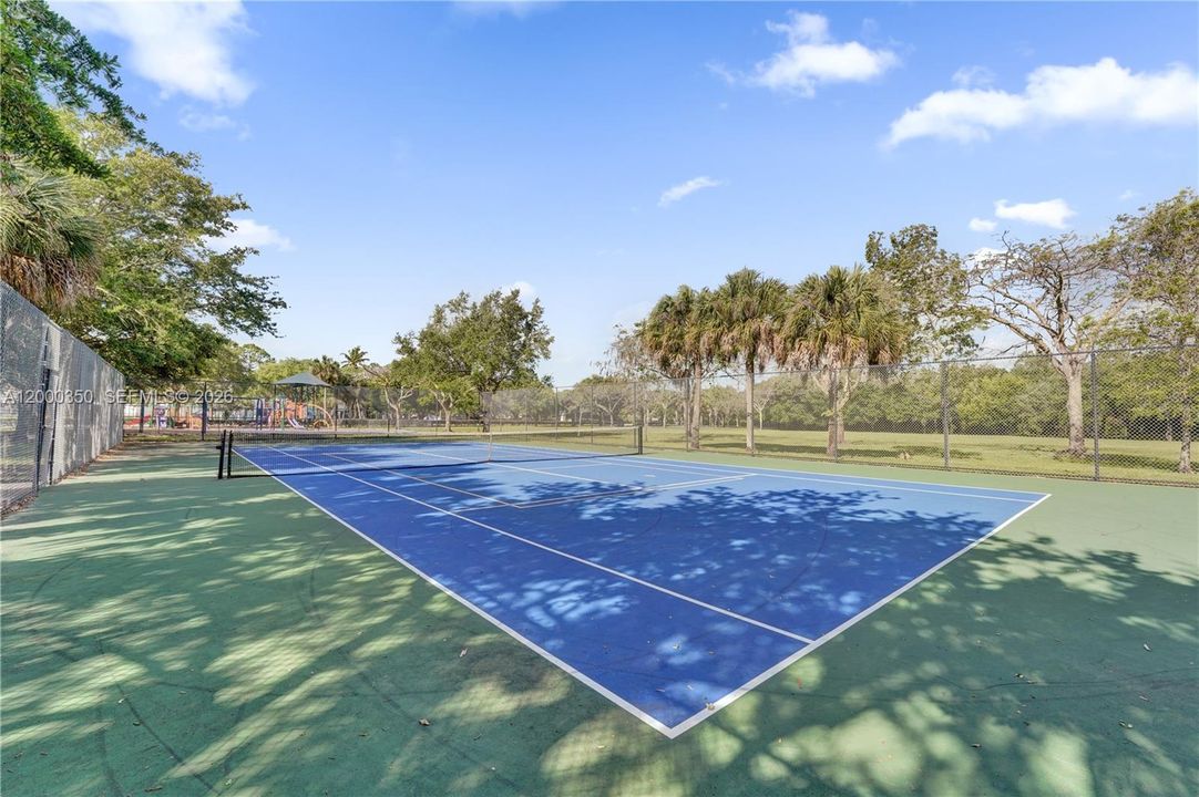 Activo con contrato: $769,000 (4 camas, 3 baños, 2492 Pies cuadrados)