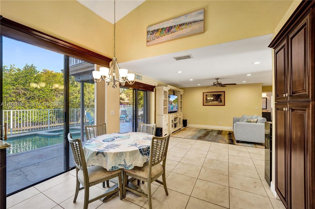 Activo con contrato: $769,000 (4 camas, 3 baños, 2492 Pies cuadrados)