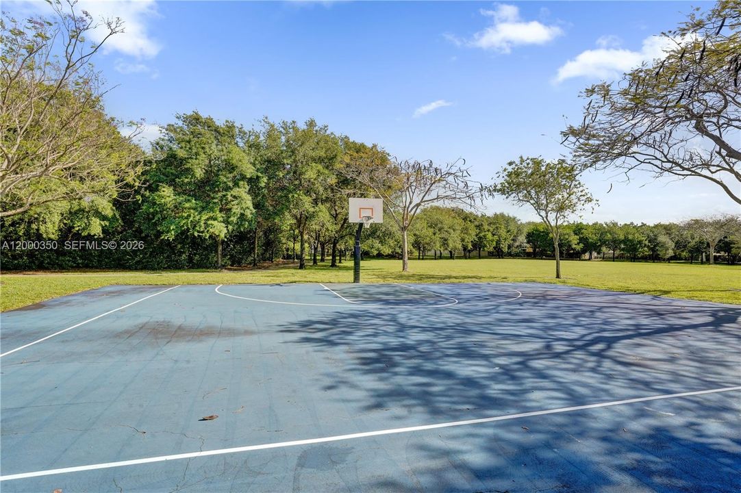 Activo con contrato: $769,000 (4 camas, 3 baños, 2492 Pies cuadrados)