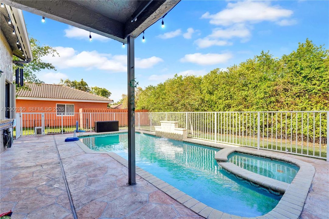 Activo con contrato: $769,000 (4 camas, 3 baños, 2492 Pies cuadrados)