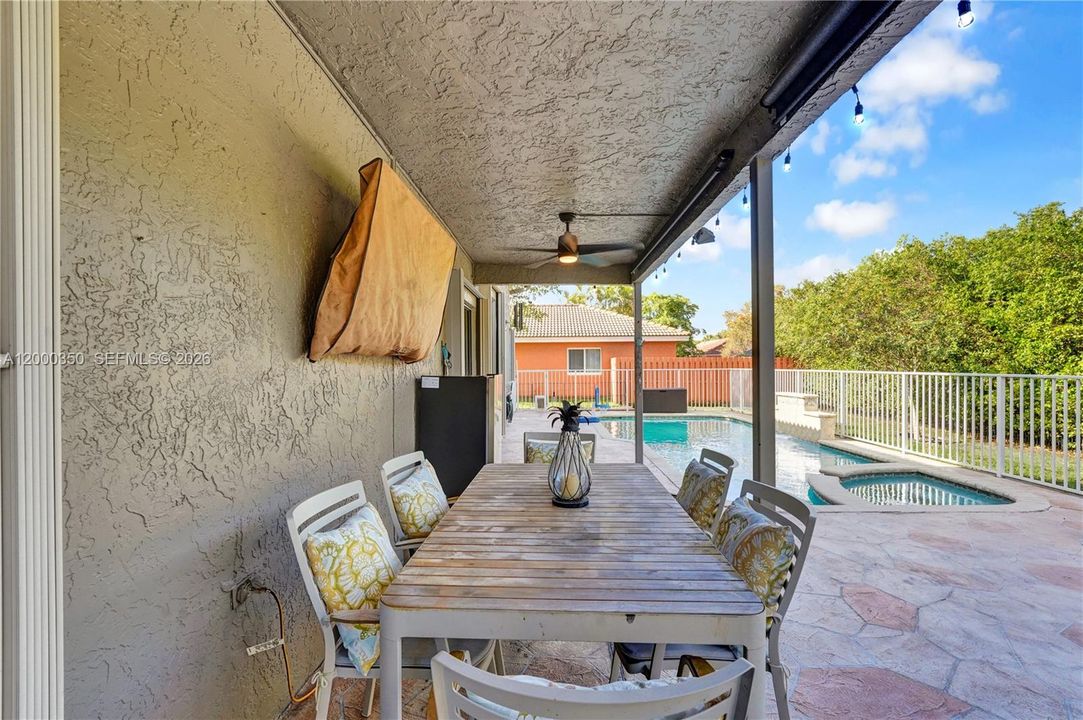Activo con contrato: $769,000 (4 camas, 3 baños, 2492 Pies cuadrados)