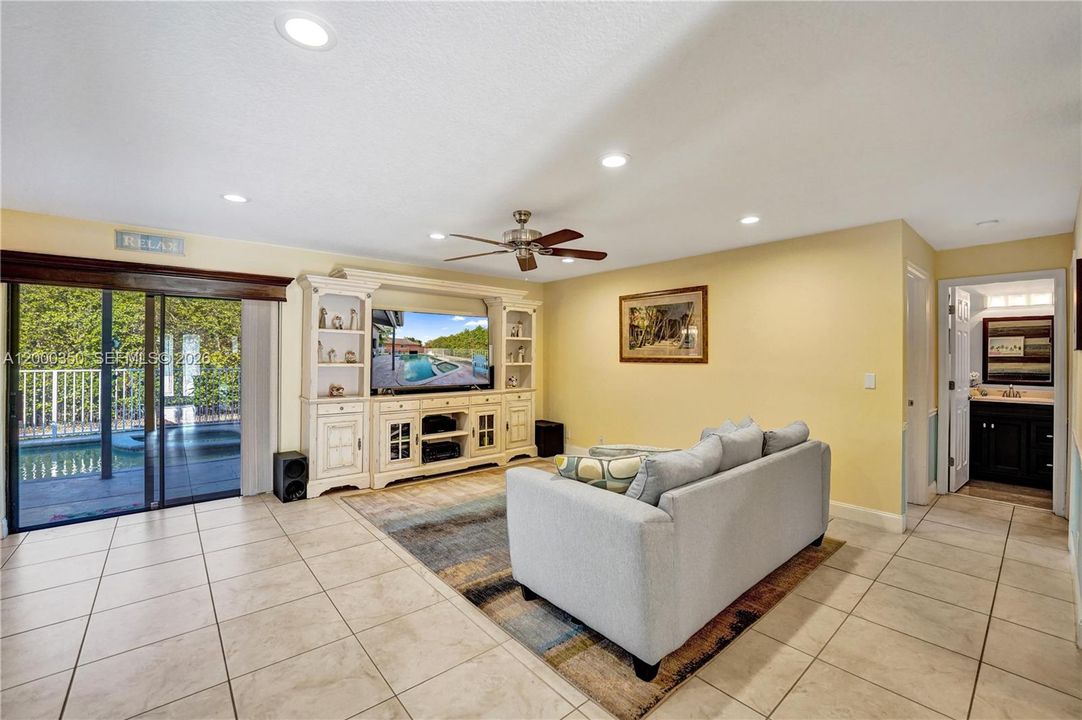 Activo con contrato: $769,000 (4 camas, 3 baños, 2492 Pies cuadrados)