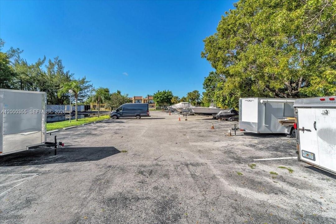 Activo con contrato: $310,000 (2 camas, 2 baños, 976 Pies cuadrados)