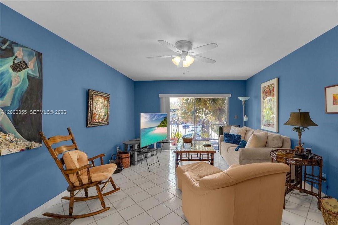 Activo con contrato: $310,000 (2 camas, 2 baños, 976 Pies cuadrados)