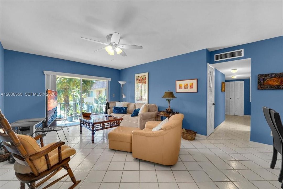 Activo con contrato: $310,000 (2 camas, 2 baños, 976 Pies cuadrados)