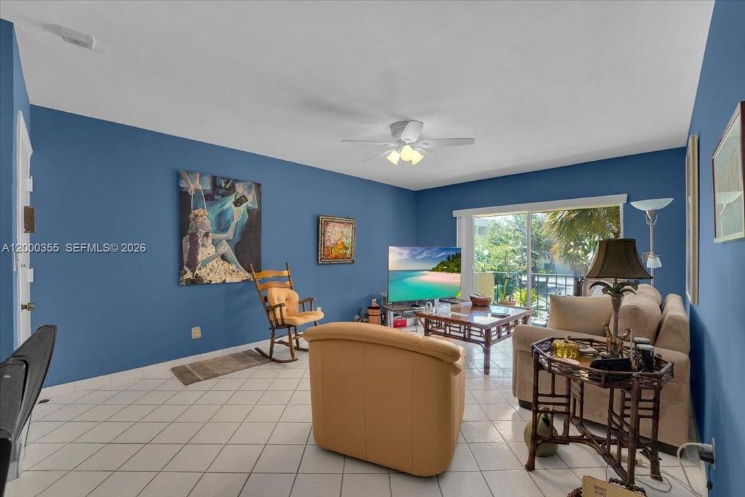 Activo con contrato: $310,000 (2 camas, 2 baños, 976 Pies cuadrados)