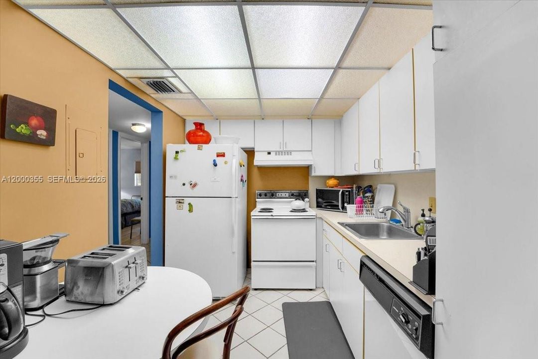 Activo con contrato: $310,000 (2 camas, 2 baños, 976 Pies cuadrados)