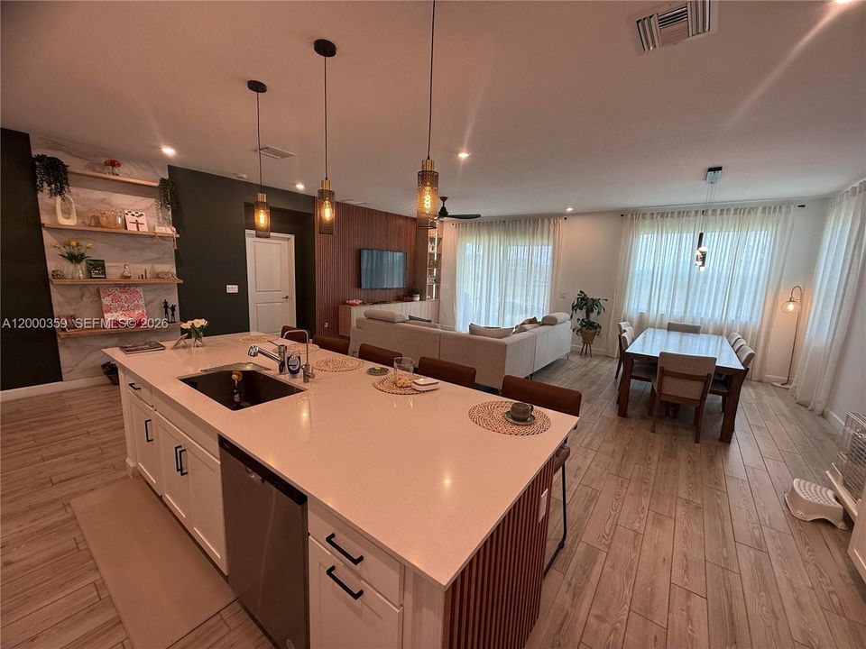 En Renta: $3,200 (4 camas, 2 baños, 2209 Pies cuadrados)