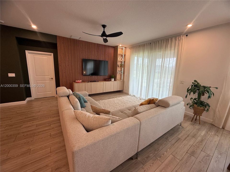 En Renta: $3,200 (4 camas, 2 baños, 2209 Pies cuadrados)