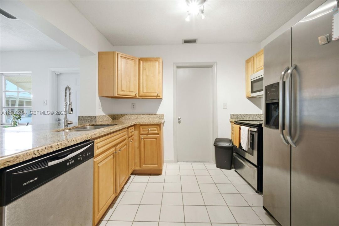 Activo con contrato: $280,000 (2 camas, 1 baños, 1082 Pies cuadrados)