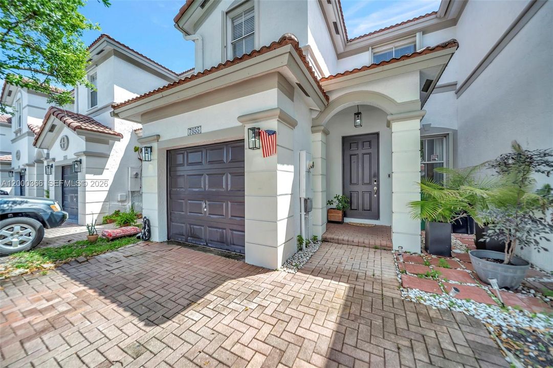 Recently Sold: $563,000 (3 beds, 2 baths, 1683 Square Feet)