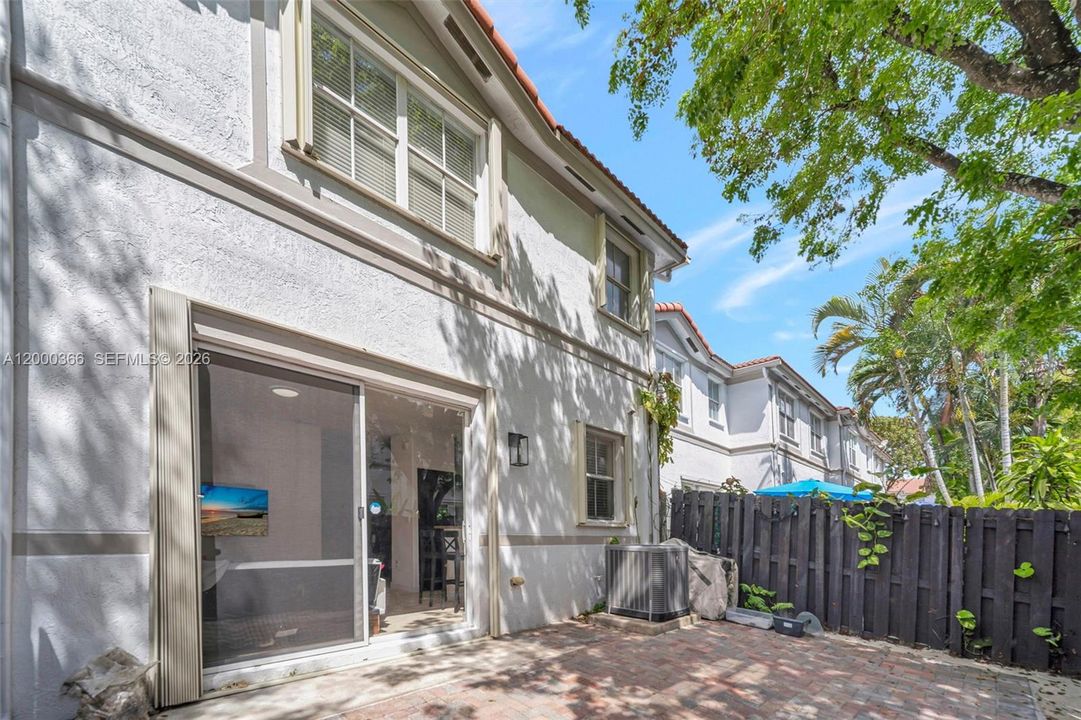 Recently Sold: $563,000 (3 beds, 2 baths, 1683 Square Feet)