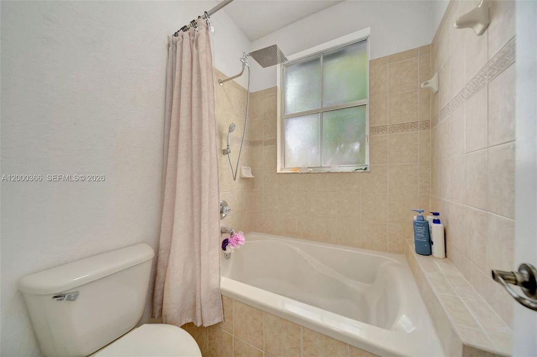 Recently Sold: $563,000 (3 beds, 2 baths, 1683 Square Feet)