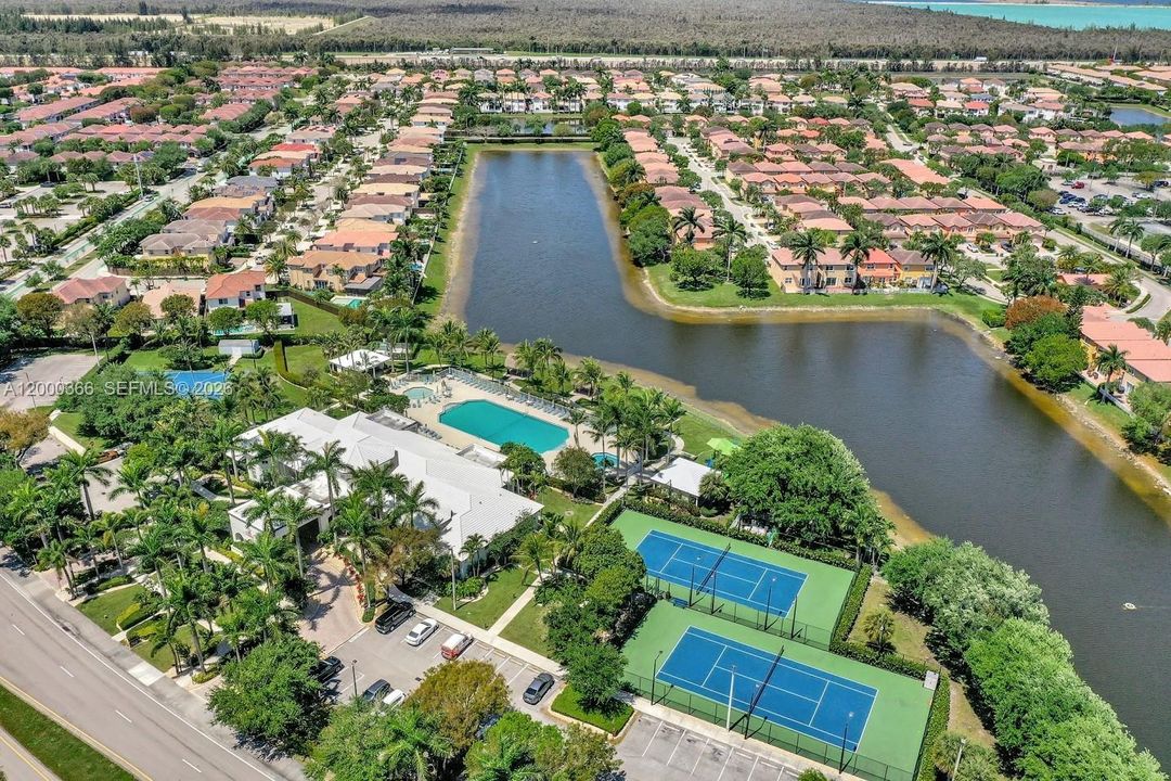 Recently Sold: $563,000 (3 beds, 2 baths, 1683 Square Feet)