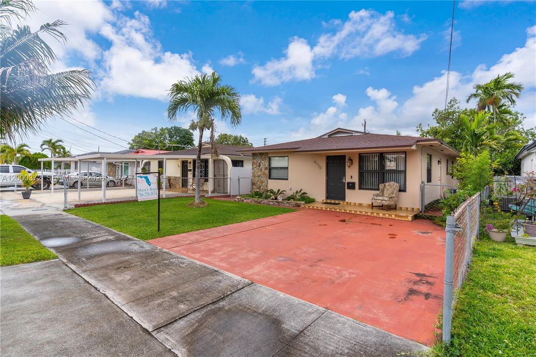 Active With Contract: $609,000 (3 beds, 2 baths, 1596 Square Feet)