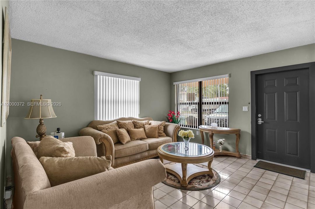 Active With Contract: $609,000 (3 beds, 2 baths, 1596 Square Feet)