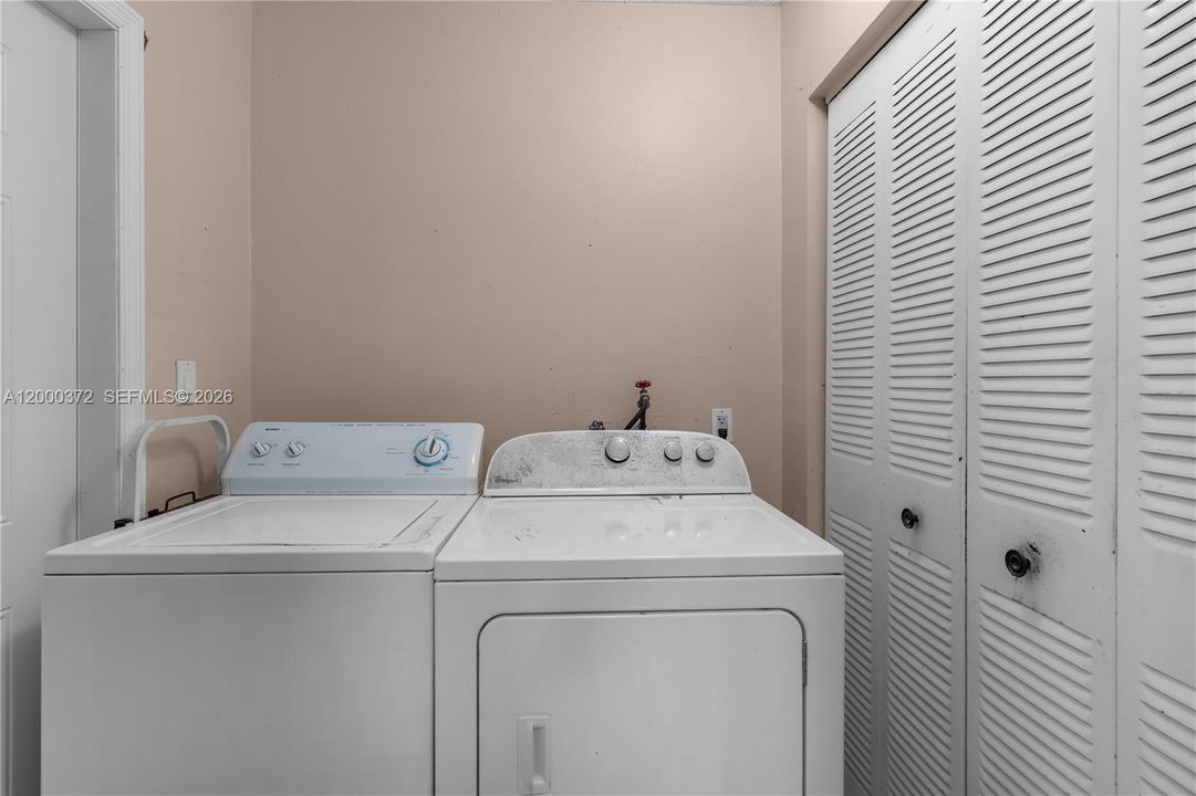 Active With Contract: $609,000 (3 beds, 2 baths, 1596 Square Feet)