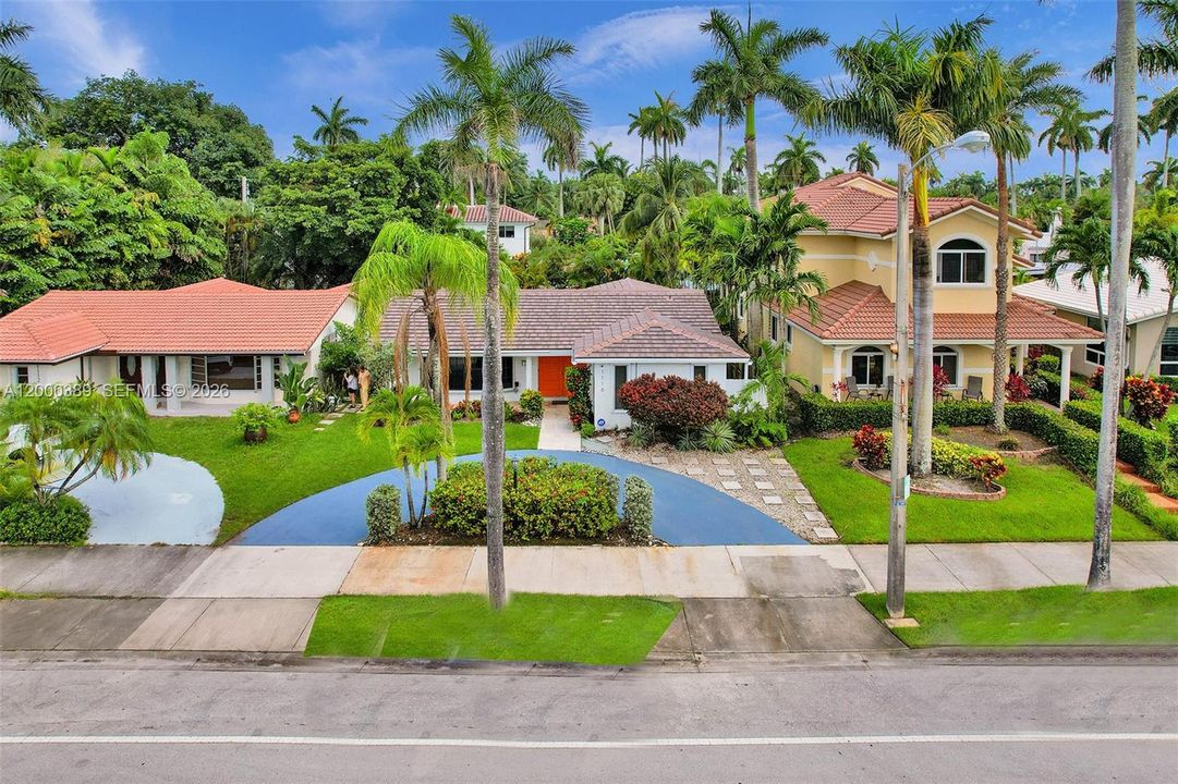 合同活跃: $795,000 (4 贝兹, 4 浴室, 1983 平方英尺)