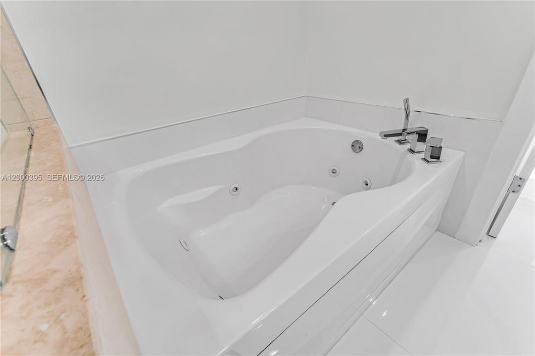 For Sale: $692,500 (2 beds, 2 baths, 1256 Square Feet)