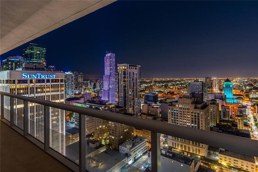 For Sale: $692,500 (2 beds, 2 baths, 1256 Square Feet)