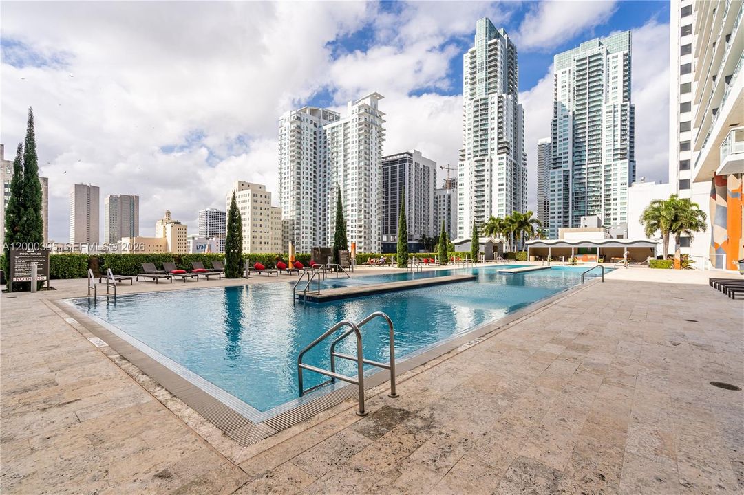 For Sale: $692,500 (2 beds, 2 baths, 1256 Square Feet)