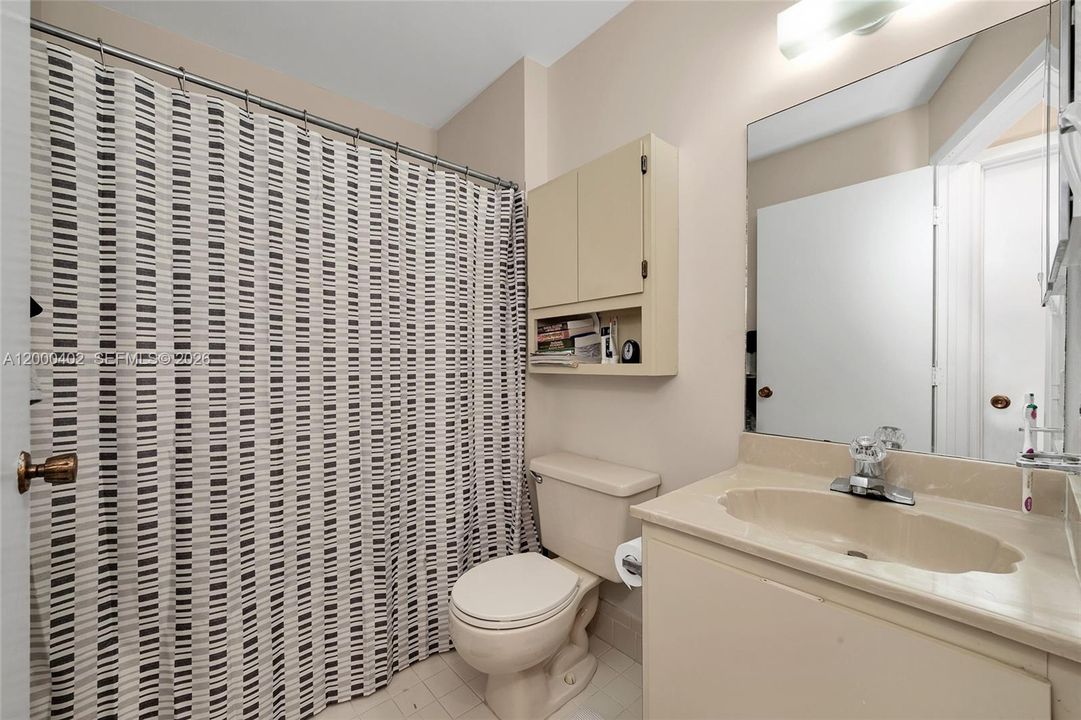 Active With Contract: $235,000 (2 beds, 2 baths, 912 Square Feet)