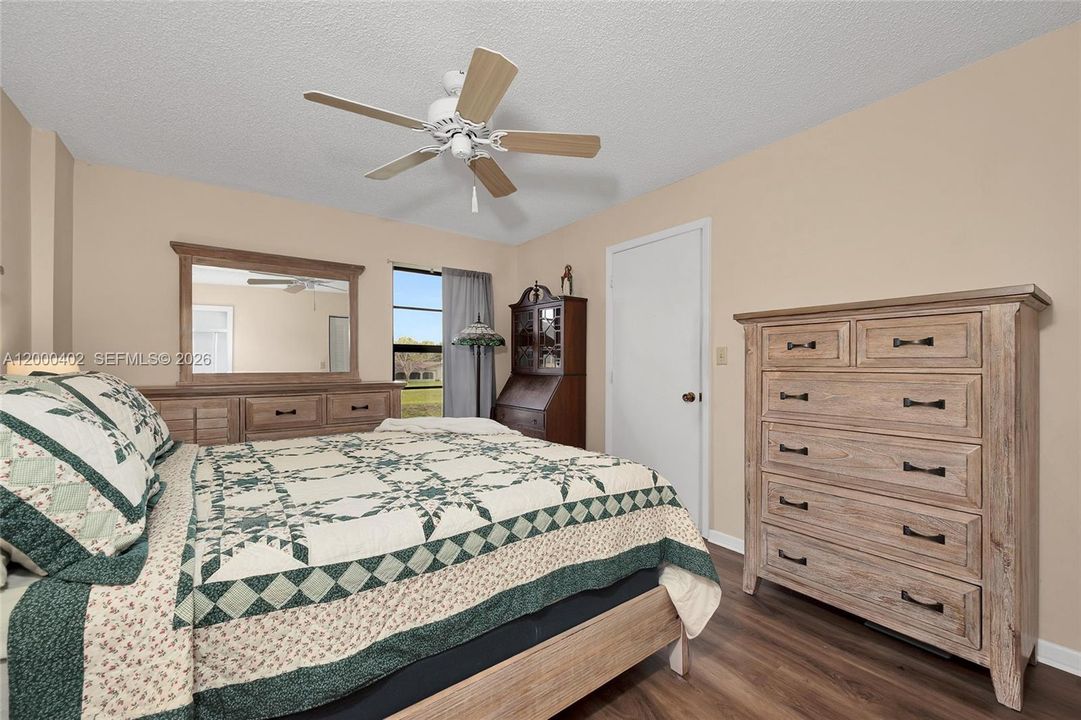 Active With Contract: $235,000 (2 beds, 2 baths, 912 Square Feet)