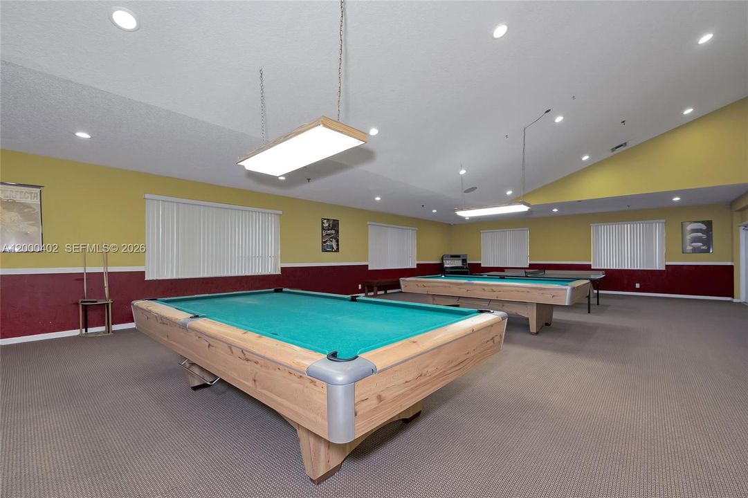 Active With Contract: $235,000 (2 beds, 2 baths, 912 Square Feet)