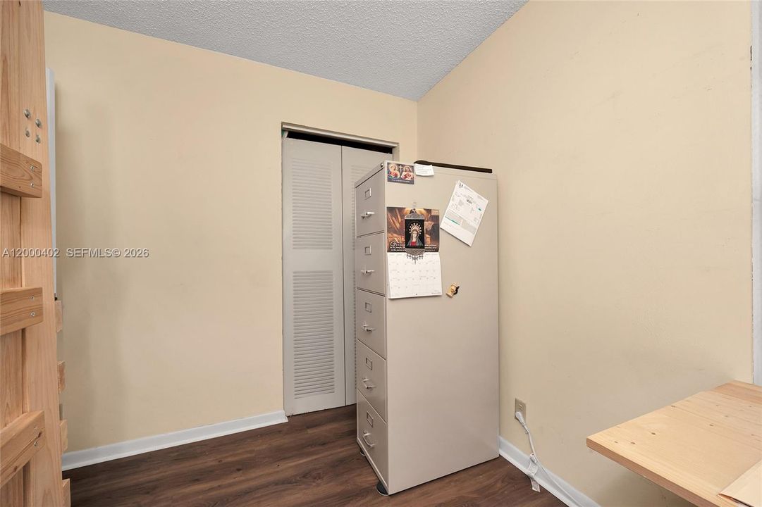 Active With Contract: $235,000 (2 beds, 2 baths, 912 Square Feet)
