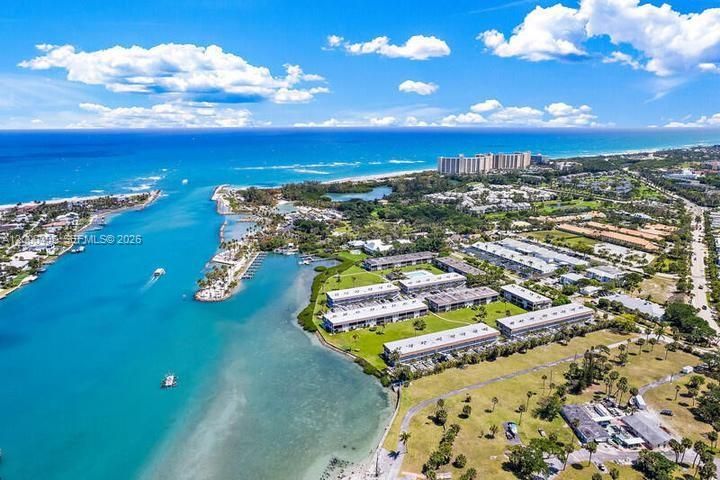 На продажу: $3,595,000 (6 спален, 5 ванн, 5004 Квадратных фут)