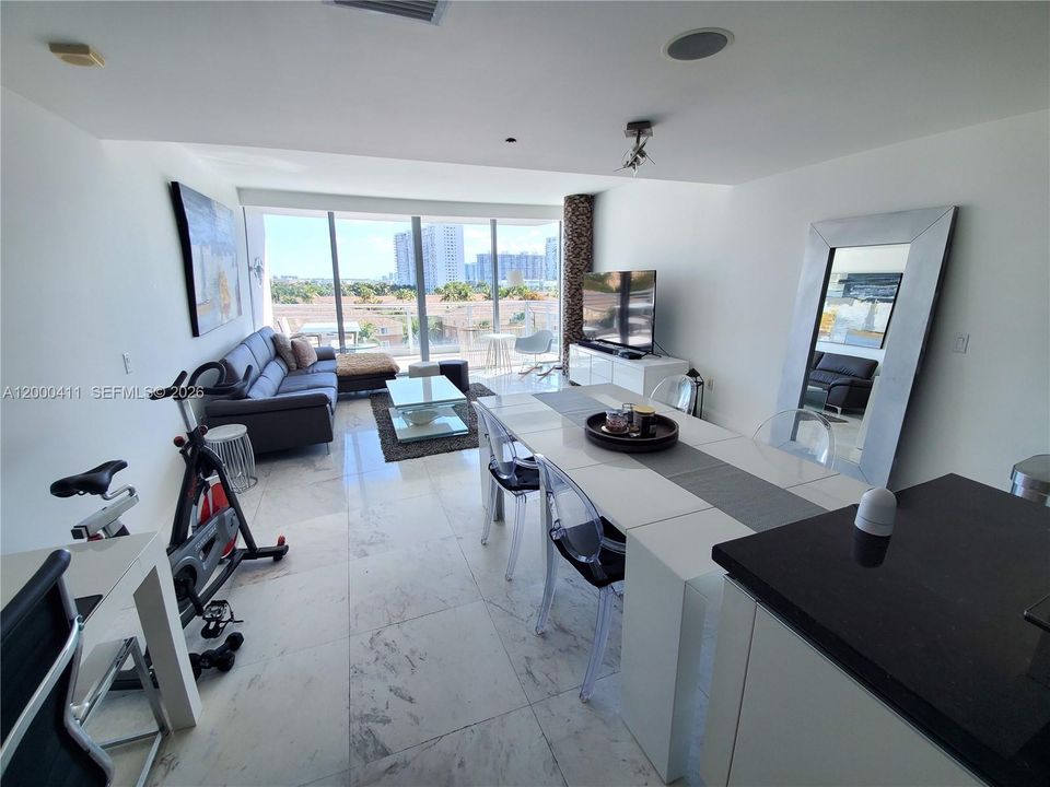 For Sale: $799,000 (2 beds, 2 baths, 1376 Square Feet)