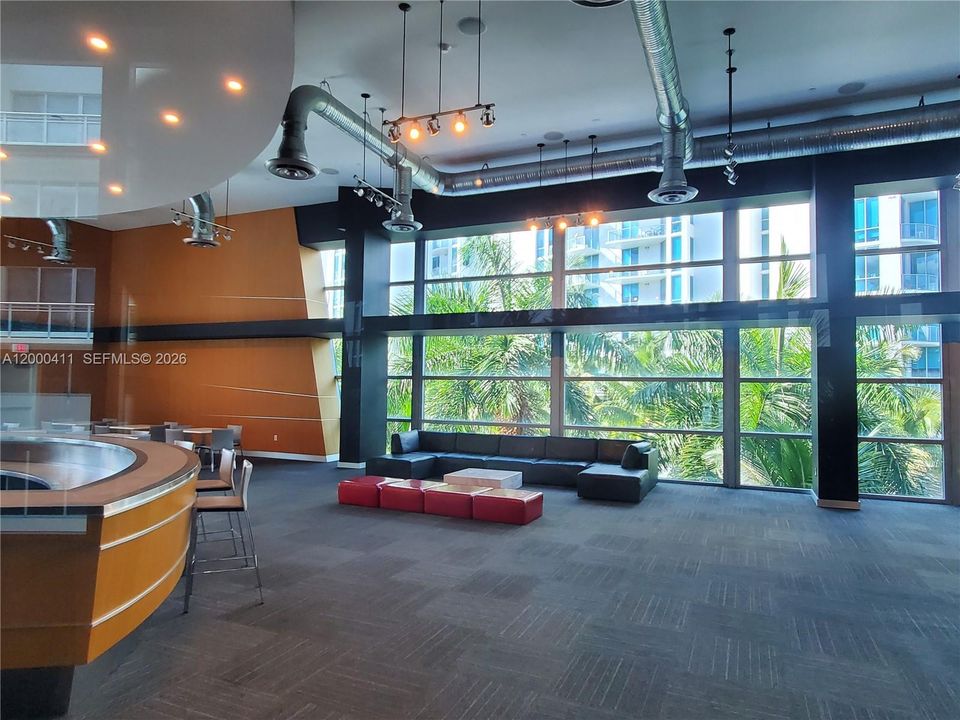 For Sale: $799,000 (2 beds, 2 baths, 1376 Square Feet)
